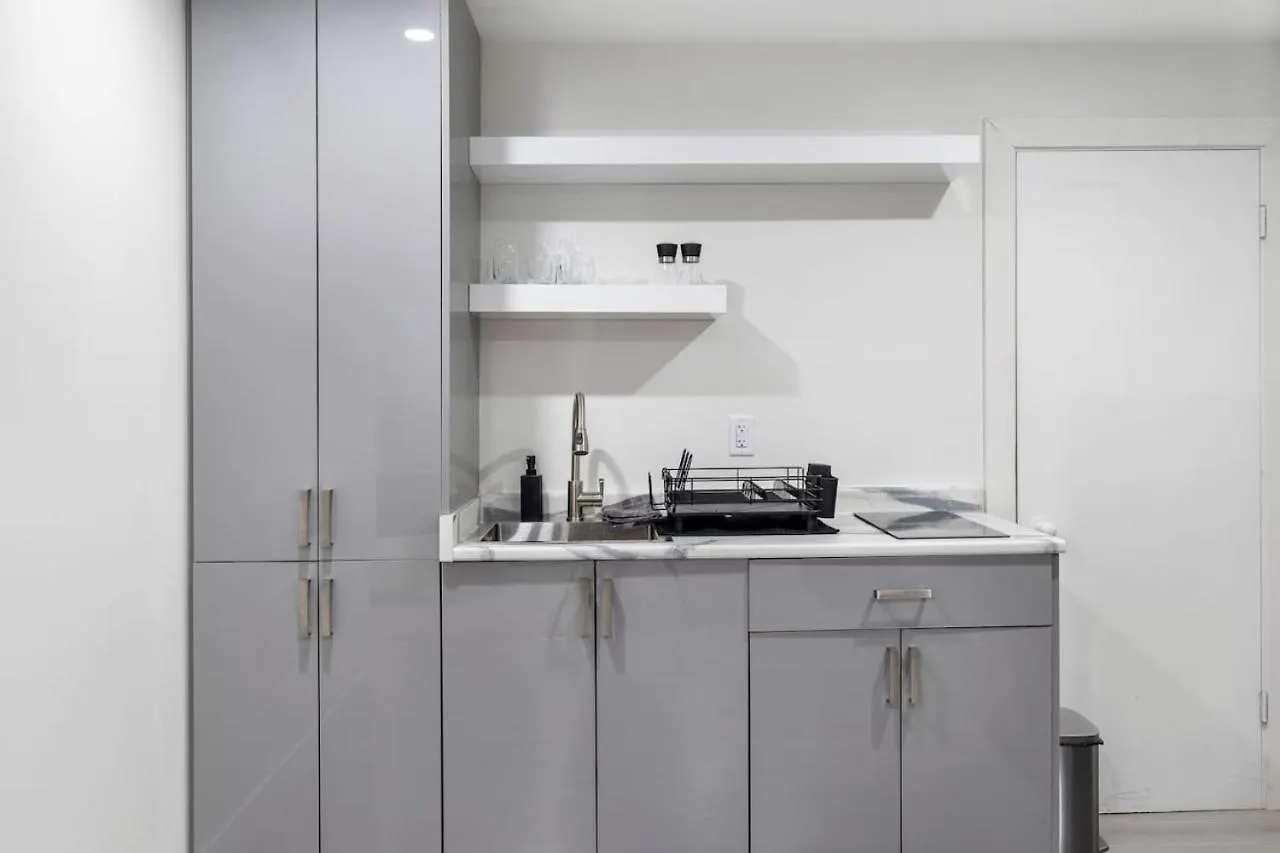 Cozy Basement Apartment With Skylights فانكوفر 0*,